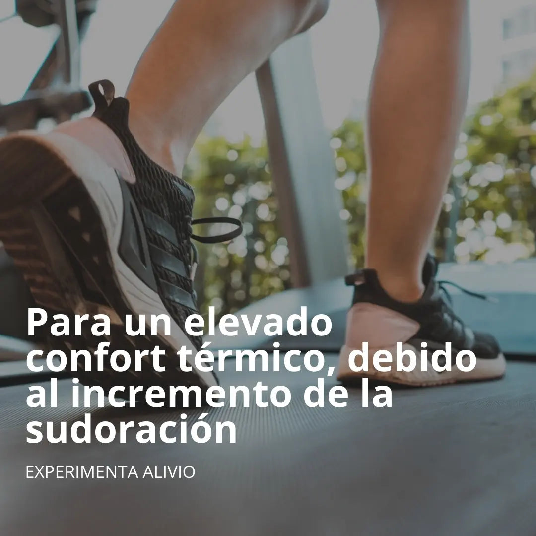 Persona corriendo en cinta de gimnasio con plantillas sport CLIVS para mayor confort térmico y absorción de sudor durante actividades físicas intensas.